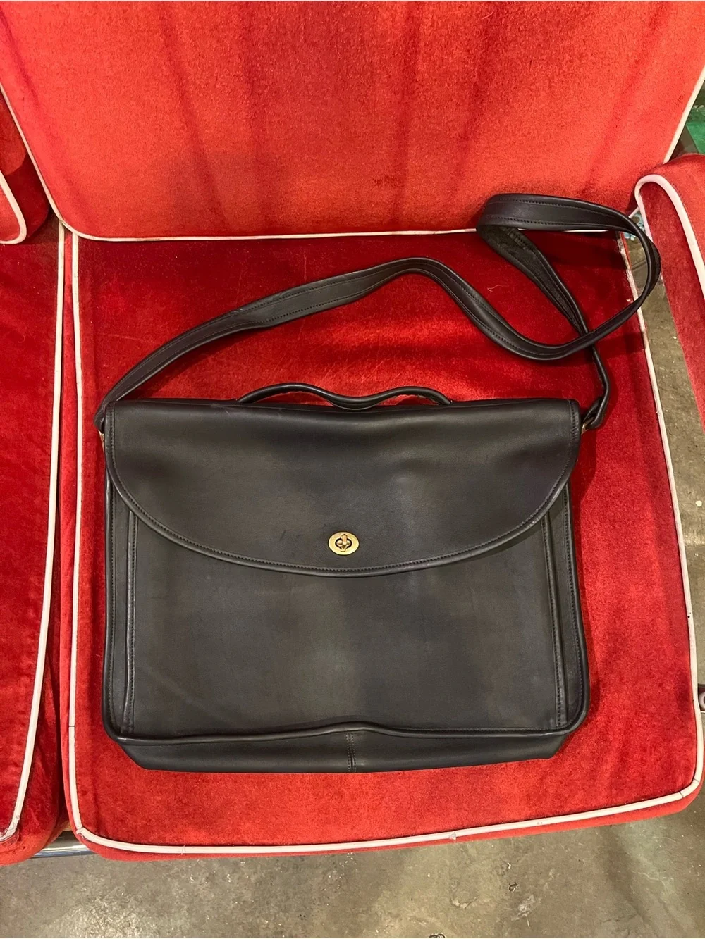 Laura USA Classic Black Leather Messenger Bag -